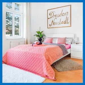 Bis 6 Personen - Helle, Ruhige Whg, 2 Baeder, Dd Neustadt, Lage Apartment